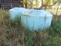 1100 gallon heavy duty water tanks - 1 left