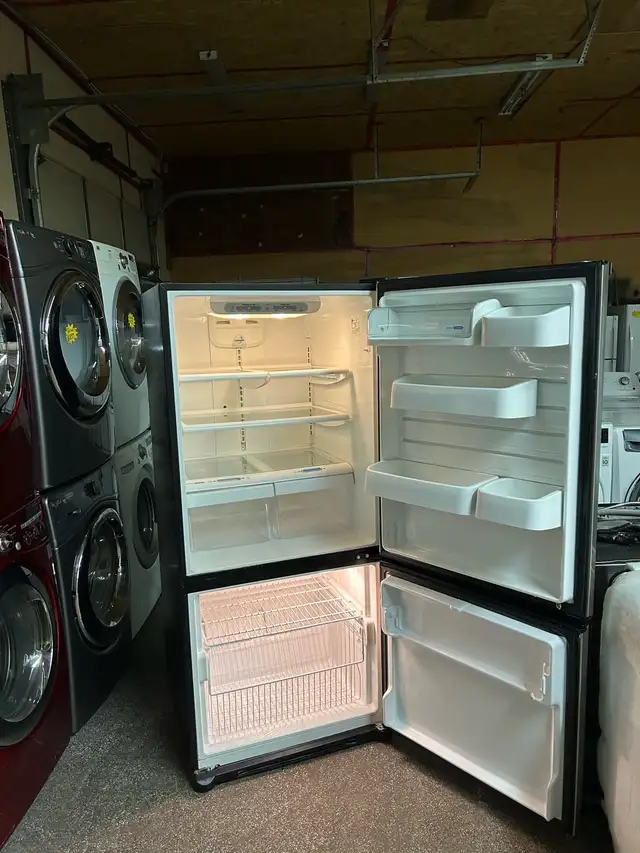 LG Perfect Working Condition Refrigerator 30 days warranty. in Refrigerators in Kitchener / Waterloo - Image 5