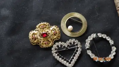 Brooches  for lady, vintage like ,sparkly , lots of  stones,, View more