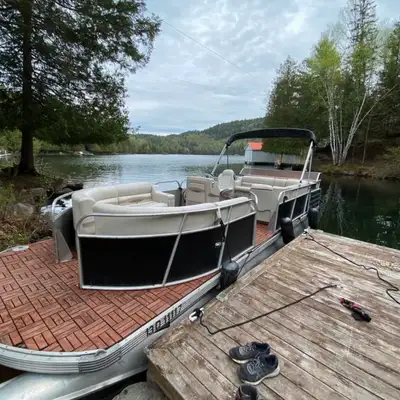 Ponton Lavigne 26 pieds avec moteur Mercury 90 HP 2 temps ✅ Entretien à jour, factures à l’appui ✅ D...