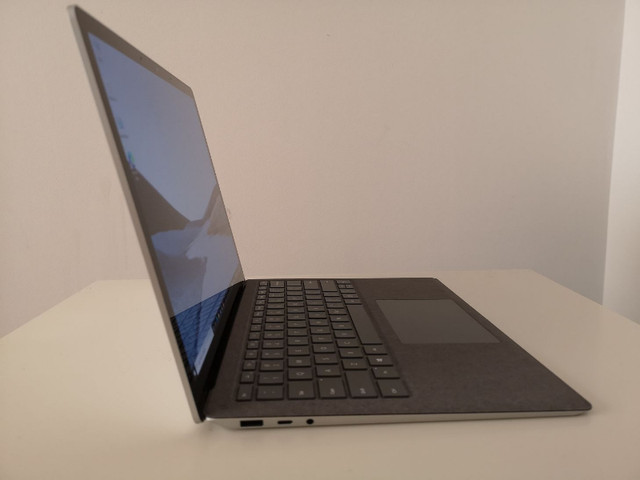 New Microsoft Surface laptop 3 Intel i5 8GB 128GB Office 2021