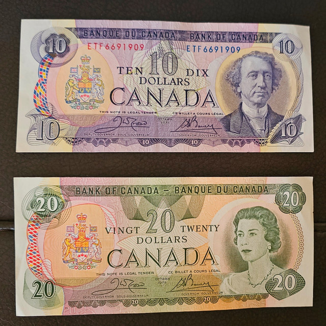 Canadian $10 and $20 Old Dollar Bills in Mint Condition in Arts & Collectibles in Ottawa