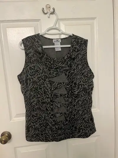 cute Mr. Max sleeveless top, never worn, 1X$5, View more