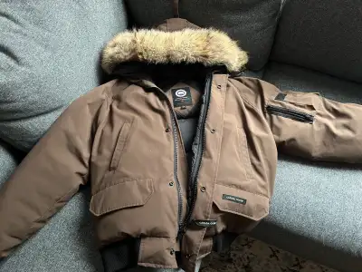 Canada Goose bomber authentic, View more