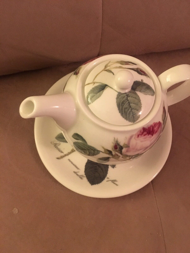 tea pot with cup rose Mother’s day gift new new condition  in Holiday, Event & Seasonal in London