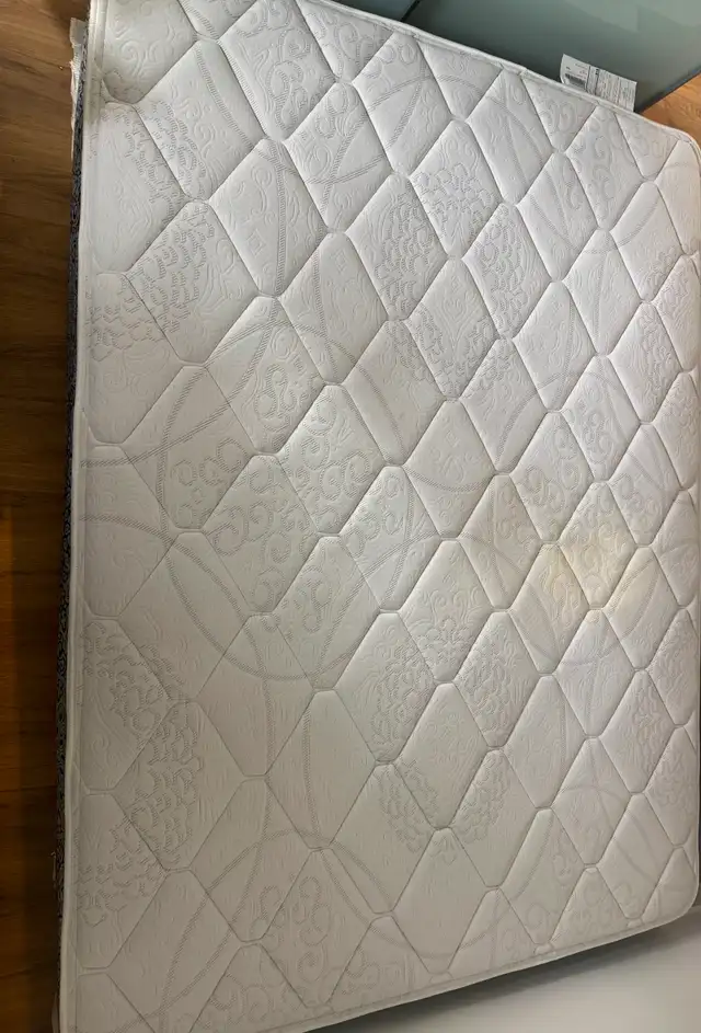 Great quality Kingsdown Acton mattress Queen size sale! in Beds & Mattresses in Downtown-West End - Image 2