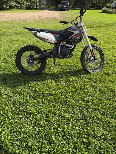 Geo 250 runs well and has had a carb clean recently. This bike would be a good size for and adult or...