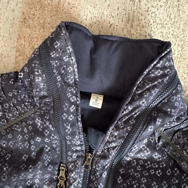 Like-New Lululemon Lined Jacket, Size 2 in Women's - Tops & Outerwear in Belleville - Image 2