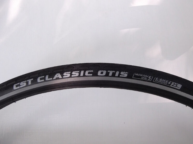 CST CLassic Otis bicycle tire in Frames & Parts in Belleville - Image 2