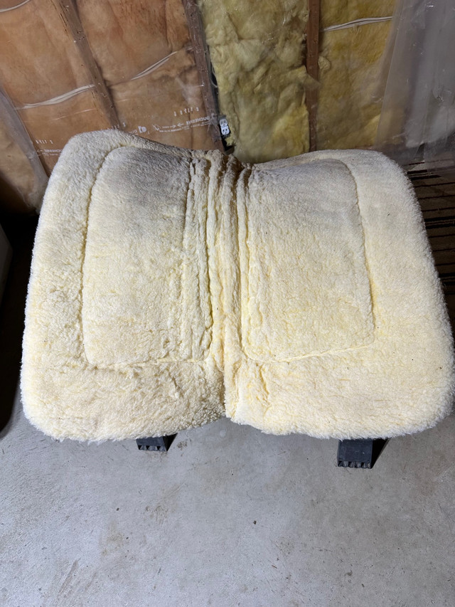 Thick saddle pad in Equestrian & Livestock Accessories in Leamington - Image 2