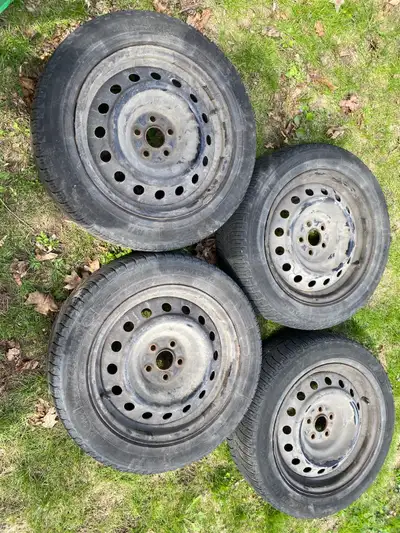 Winter tires and rims for Toyota Corolla. Size 205/55R16