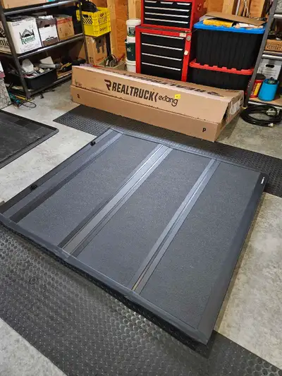 Tonneau Cover for Chevy /Colorado, GMC/ Canyon 2015 to 2025 New in box ..