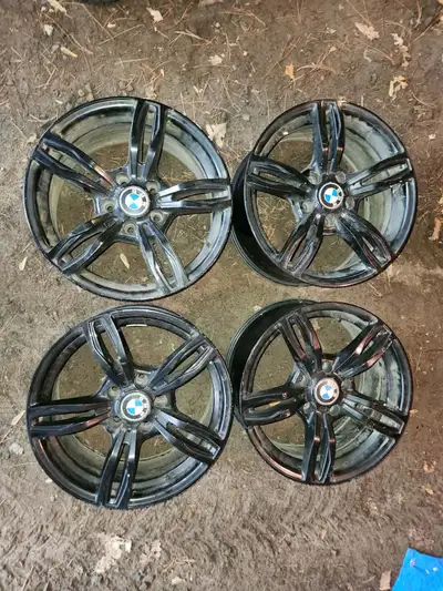 Selling a complete package of 4 all-season tires and 4 BMW alloy rims. Tire size: 235/55R17 Tires: H...