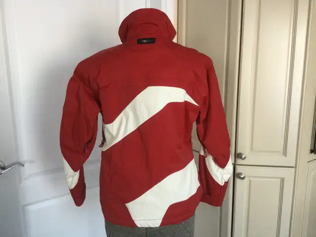 BRAND NEW SPYDER SKI JACKET SIZE SMALL in Women's - Tops & Outerwear in City of Montréal - Image 3