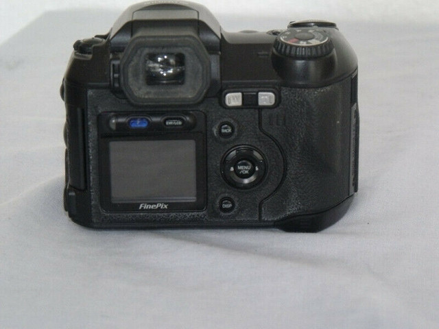 Fujifilm FinePix S Series S5000 3.1MP Digital Camera in Hobbies & Crafts in Abbotsford - Image 2