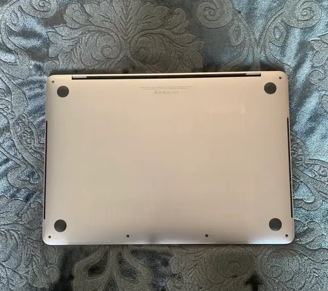 MacBook Pro 2017 13inch in Laptops in Edmonton - Image 4