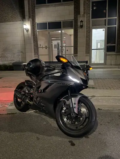 2018 Yamaha R6 safetied 19,500 KM Clean title Modifications: * Woolich ECU flash with quick shifter...