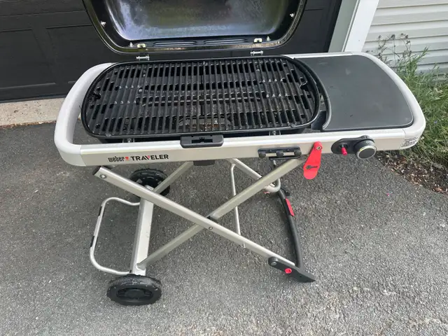 Weber Traveler Portable Propane Grill used twice. in BBQs & Outdoor Cooking in Cole Harbour - Image 4