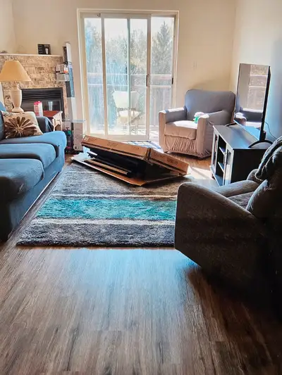 2 bedroom Upstairs apartment