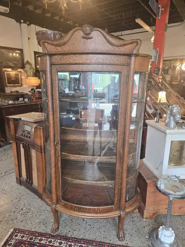 Tiger Oak  triple bow  Cabinet in Hutches & Display Cabinets in City of Toronto - Image 5