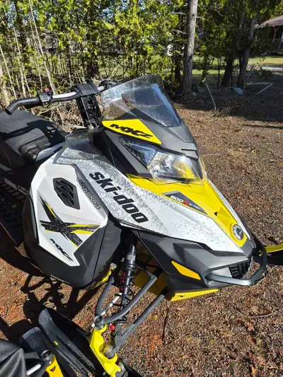 MXZ 800 E-TEC Bombardier. Has Jaws race can. Runs great ready for the trails. Track is studded avail...