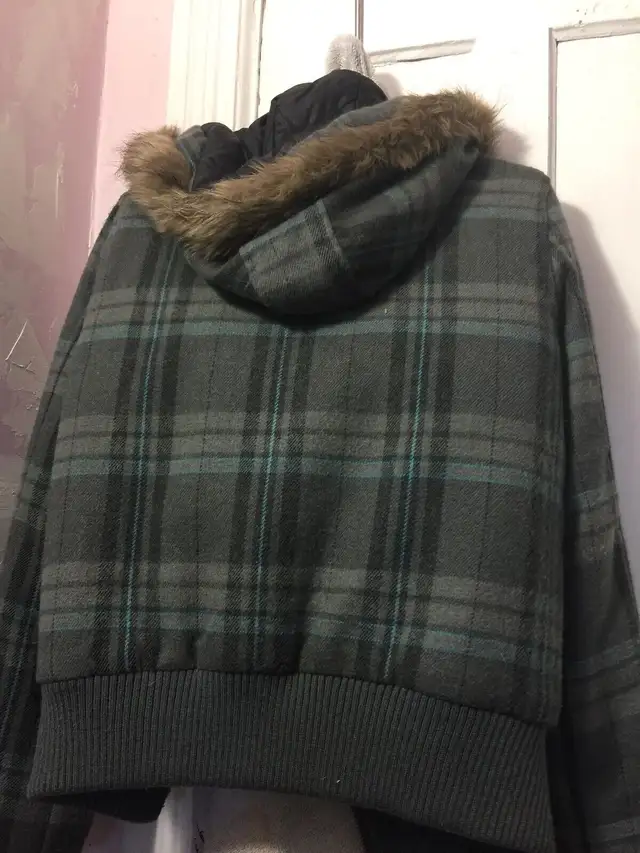 Women’s jacket in Women's - Tops & Outerwear in Hamilton - Image 3