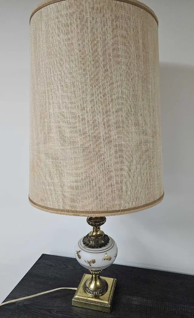 Vintage Brass and Glass Table Lamp in Indoor Lighting & Fans in City of Toronto - Image 5