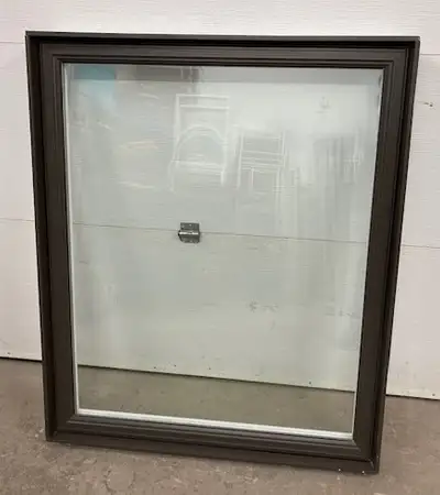 1 Fenêtre brune fixe hybride 43"1/4 x 52" neuve, View more