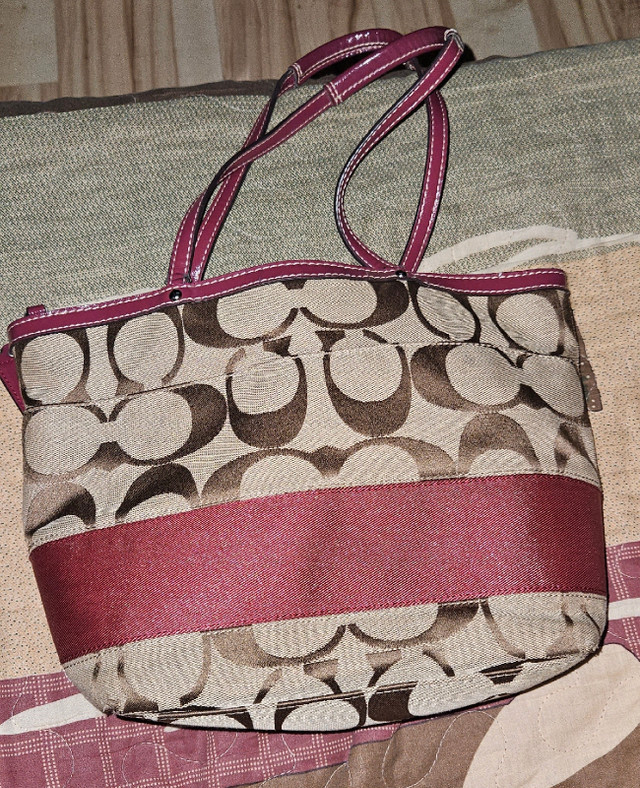 Coach purse  in Women's - Bags & Wallets in Truro - Image 3