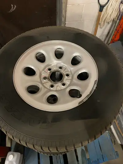 For sale tires and rims came off a 2019 GMC in great shape $850 or best offer. 265/70R17