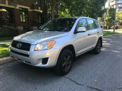 Toyota Rav 4, année 2011, ‎Fonctionne parfaitement bien. ‎159000km; AC, Transmission Automatique, At...