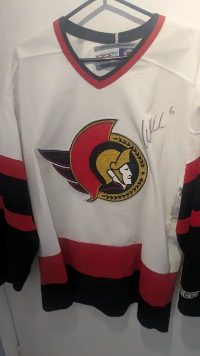 Chandail orthographié du joueur CCM Jersey made in canada Size XL Text or kijjiji- e- mail