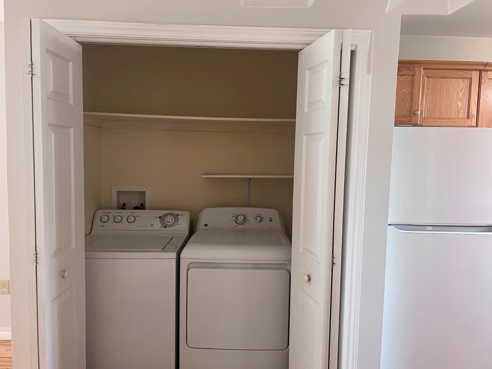 Spacious 2-Bed, 1.5-Bath Duplex with a single garage 5