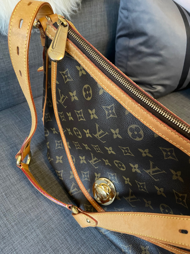 authentic Louis Vuitton Tulum purse handbag in Women's - Bags & Wallets in Oakville / Halton Region - Image 4