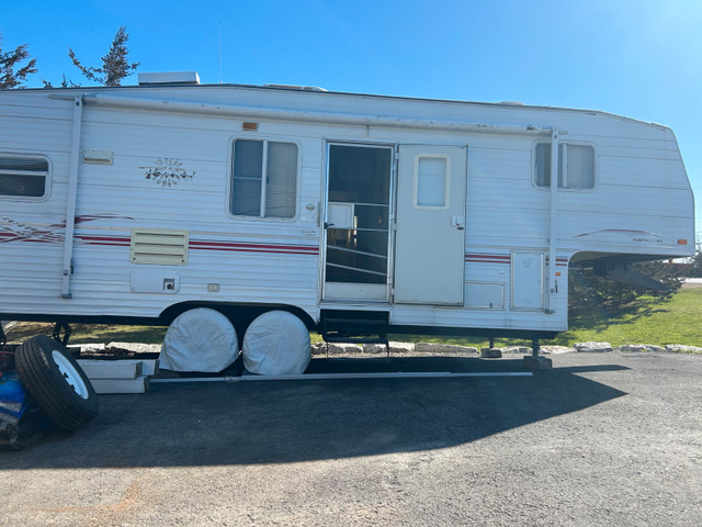 2000 Terry 5th wheel camper in Travel Trailers & Campers in Napanee - Image 2