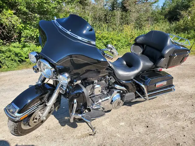 2008 HD ultra classic for sale in Touring in Kawartha Lakes - Image 2