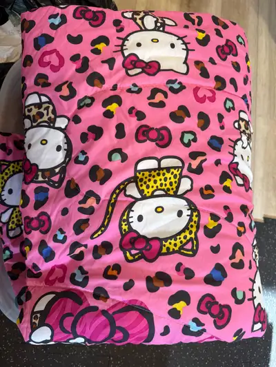 Hello kitty bedding- Like new, View more