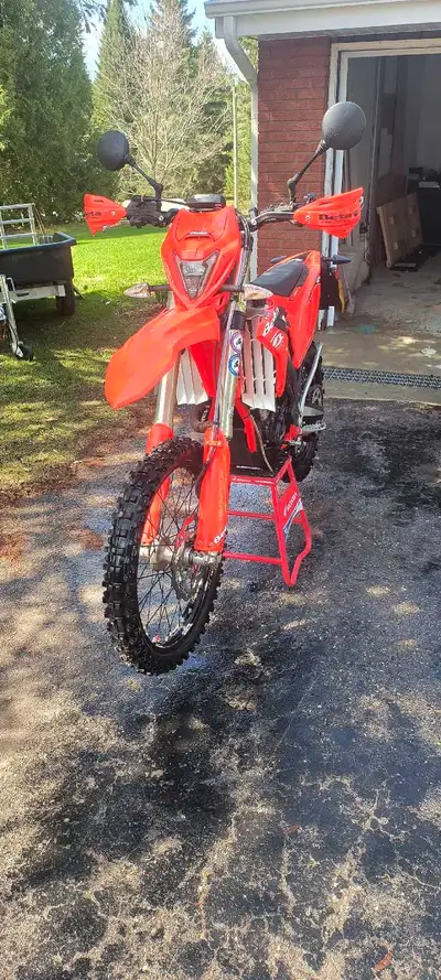 Selling my 2023 Beta 390 RR-S, bought brand new from Cameron Cycle. The bike is blue-plated, fully l...