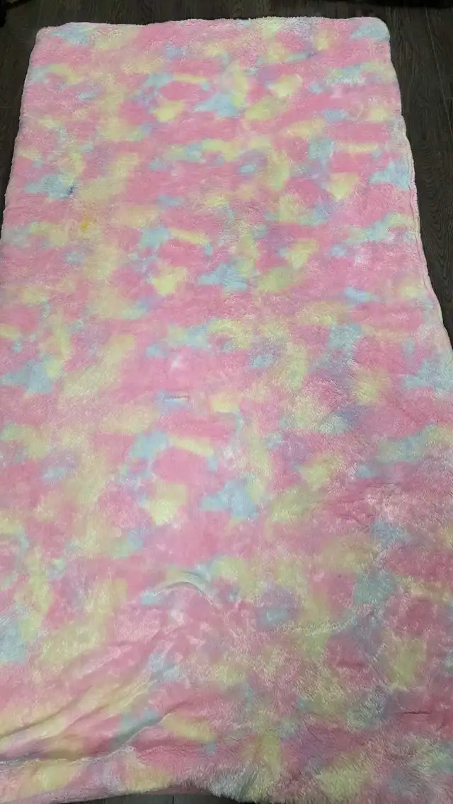 Tie Dye Blanket 220 x 210 cm in Bedding in Moncton - Image 6