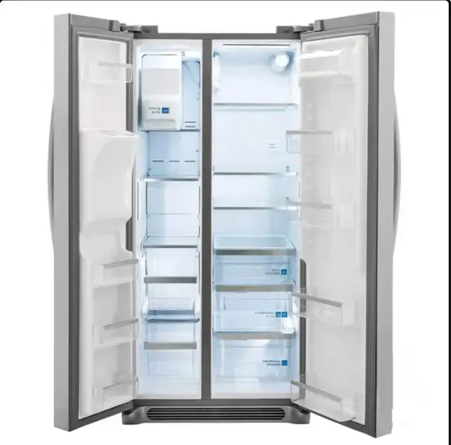 New 33" Frigidaire Refrigerator 62854394601217121