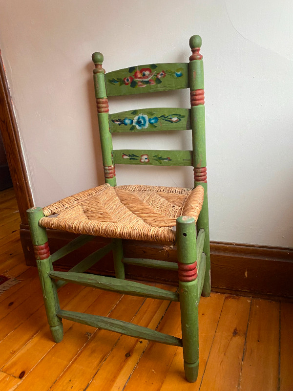 Vintage Green Floral Wood Wicker Chair in Home Décor & Accents in Kitchener / Waterloo - Image 4