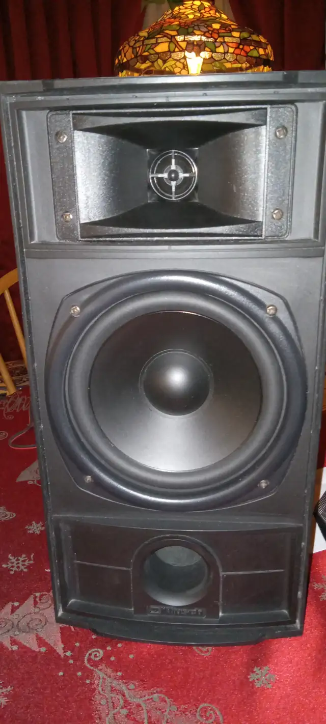 Klipsch 2 Way, Bookshelf Speakers(pair) (2)