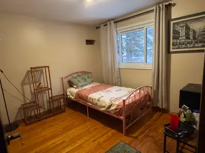 One private room available in Stratford, Ontario close to downtown. CAD 750 per room. Include heat a...