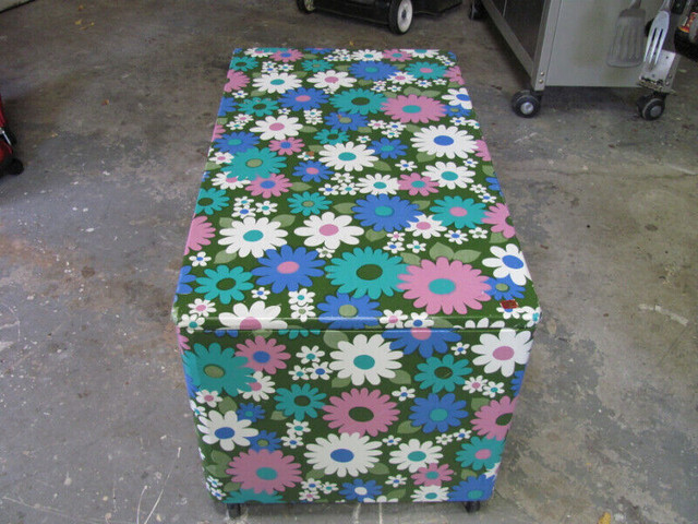 CRAZY DAISY CHEST BOX ON WHEELS 1960's - 1970's in Storage & Organization in Calgary - Image 2