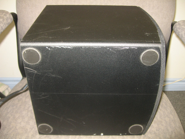 used Yamaha NS-SW280 sub in Speakers in Kitchener / Waterloo - Image 4