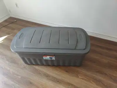 189 L storage bin Rubbermaid Roughneck- 1/2 price, View more