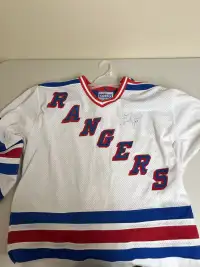 Autographed Wayne Gretzky Rangers Sweater