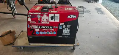 Selling my lincoln 250 gxt gas welder.Only has 160 hrs on it and 30 are from leaving the key turned...