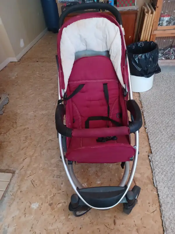 $70 - Baby Stroller (Burgandy) in Strollers, Carriers & Car Seats in Oshawa / Durham Region - Image 3
