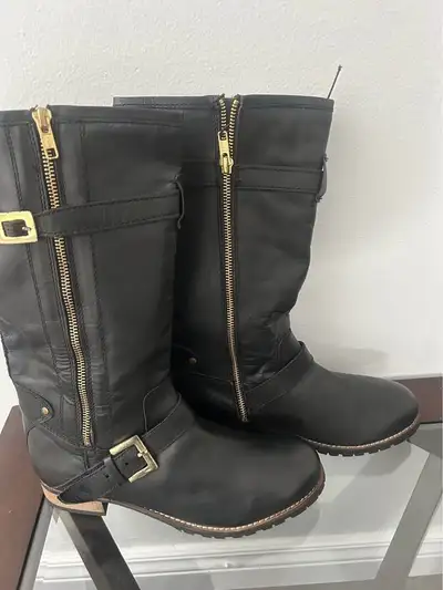 Women winter boots size 9, black NEW, View more